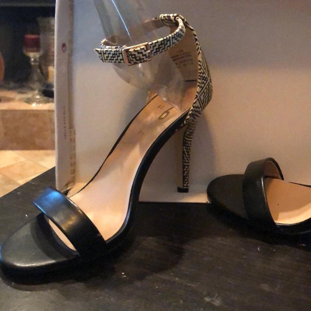Beautiful 4” high heel black and white sandal.